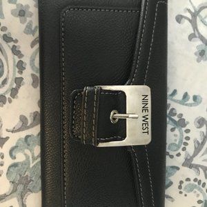 nine west wallet